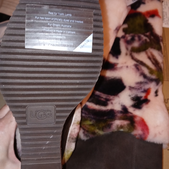 UGG Claire Tabouret Fluff Boot - Picture 8 of 9